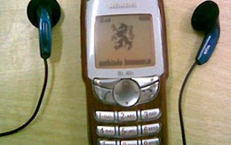 Đã hiếp dâm còn "xơi" điện thoại