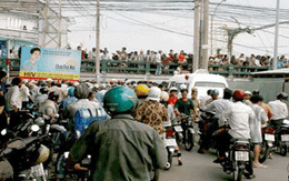 "Tạt" đầu xe, một người mất mạng