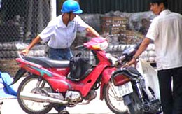 Nhà báo bị giam lỏng khi tác nghiệp