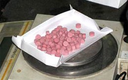 900 viên thuốc lắc trong nhà nghỉ