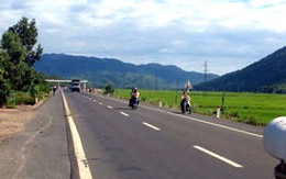 Một nam sinh chết trên quốc lộ 