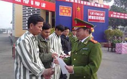 Sinh viên và nhà tù: Áo trắng “lưu kho”