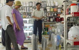 Thị trường hàng tiết kiệm điện mùa nóng: "Đôn" giá, vẫn "cháy" hàng
