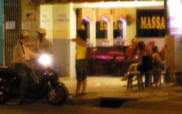 Quảng Ninh: 2 phát súng trước tiệm gội đầu