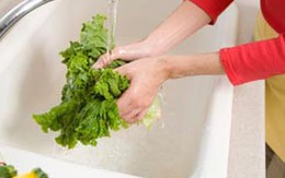 Cách rửa sạch rau sống