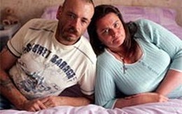 Bị phạt vì... kêu quá to khi làm "chuyện ấy"