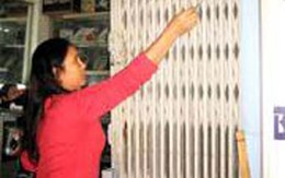 Thủ đoạn mới của đạo tặc: Quây bạt ngụy trang, phá khóa ăn trộm
