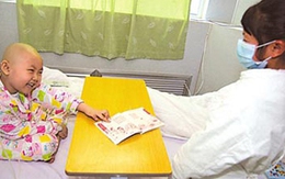 Em bé hai lần bị bố mẹ bỏ rơi đã được ghép tủy thành công
