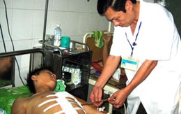 Ba thanh niên bị đâm thủng tim vẫn thoát chết 