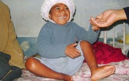 Em bé già nhất thế giới