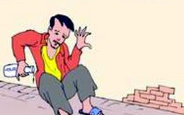 Nghiện rượu, hành hung mẹ già 81 tuổi