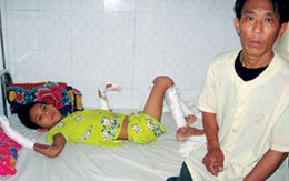 Góc khuất vụ cháu bé bị “thiêu”