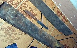 Ngang nhiên đập phá 3 xe cảnh sát