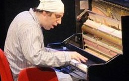 Kỷ lục Guinness: Chơi piano suốt 27 giờ