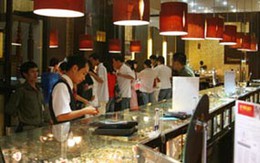 Giá vàng lao lên 2.060.000 đồng/chỉ