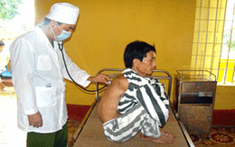 Chuyện về những cảnh sát bị phơi nhiễm HIV: Dằn lòng làm điểm tựa cho người thân