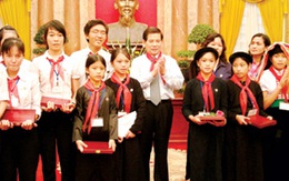 Chủ tịch nước Nguyễn Minh Triết: Tự hào về thiêu nhi Việt Nam