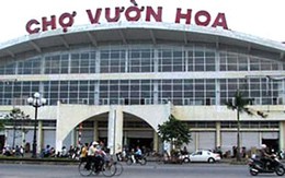 Bảo vệ chợ "xơi" hàng tiểu thương