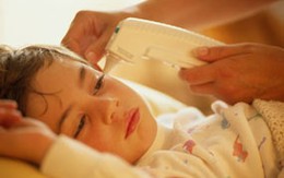 Dấu hiệu nguy hiểm khi bé sốt
