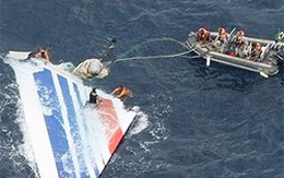 Tìm thấy phần đuôi máy bay gặp nạn