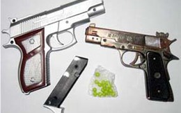 Lại mạo danh cảnh sát, đi cướp bằng súng nhựa