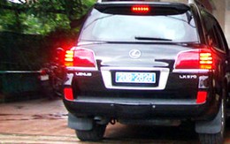 Bài “Vì tình riêng cấp biển xe công”: Nên công khai sửa sai