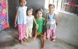 Cha tật nguyền nuôi con dị tật 