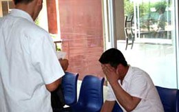 "Hý hoáy" trong thang máy, một người nước ngoài bị bắt