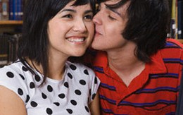 Cấm học sinh hôn nhau