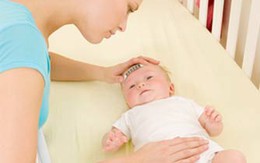 Sốt ở bé sơ sinh, dấu hiệu cần đi khám sớm