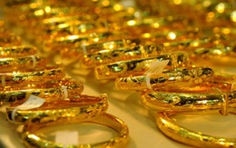 Giá vàng hỗn loạn cuối tuần