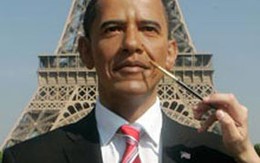 Obama bằng sáp bên tháp Eiffel