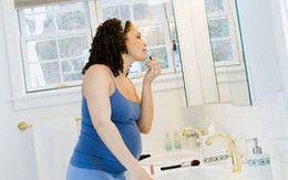 Dùng mĩ phẩm gây dị tật thai nhi?