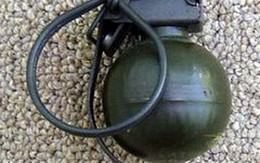 Vợ không nghe điện thoại, mang lựu đạn ra dọa