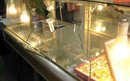 Dùng súng cướp 300 cây vàng