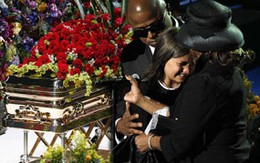 Đám tang Michael Jackson tràn ngập âm nhạc và hoa