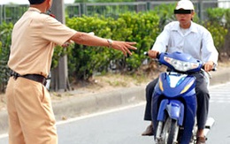 Vi phạm giao thông, đốt xe, lăng mạ cảnh sát