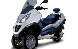 Piaggio trình làng chiếc scooter hybrid đầu tiên