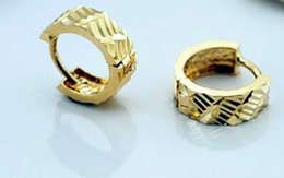 Cưỡng hiếp hụt bèn cướp vàng