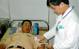 Truy bắt kẻ chém một cảnh sát đang làm nhiệm vụ 