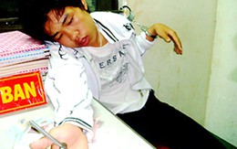 Bắt nóng tên trộm trong đêm mưa
