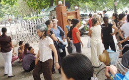 Tiểu thương chợ Nghĩa Tân bãi thị đòi quyền lợi