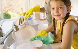 Thủng ruột vì bát không sạch chất tẩy rửa?