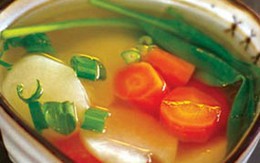 Canh pha… nước tiểu trị bách bệnh?