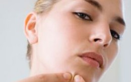 Điều trị mụn nhọt, mẩn ngứa bằng cách thanh nhiệt giải độc?