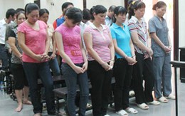 Xét xử ổ bạc toàn "chị em" ở bãi giữa sông Hồng