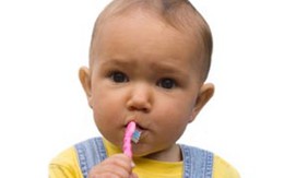 Trẻ bị sâu răng do bú bình có nguy hiểm?