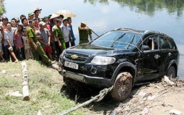 Người lái ôtô rơi xuống sông Nhuệ bị khởi tố