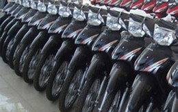 Xe máy vẫn "rùng rùng" đua tăng giá