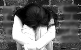 Giả “anh hùng” hiếp dâm tập thể